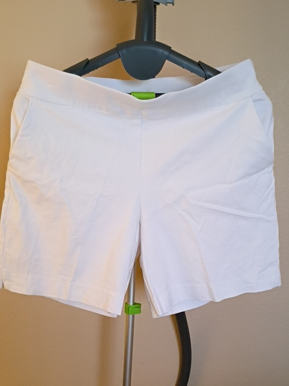New York & Company White High-Rise Stretch Shorts Size XL